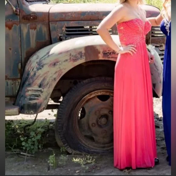 GRAD/PROM DRESS - Picture 2 of 4